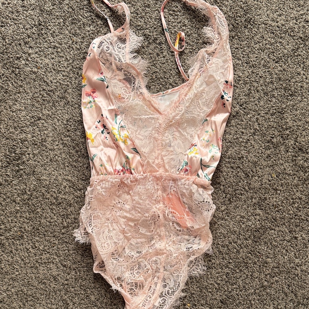 Delicate Lace Floral Chemise - Pink